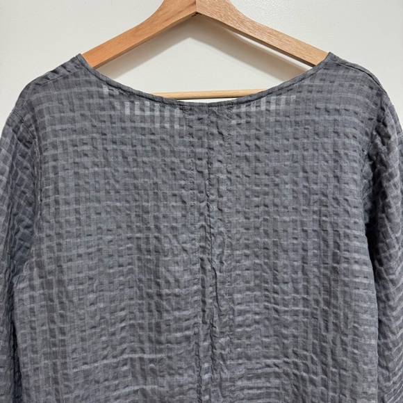 Luna Luz Linen Blend Textured Ruched Back Top - Picture 9 of 13